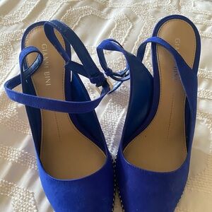 New Gianni Bini beautiful blue high heels perfect condition size 8